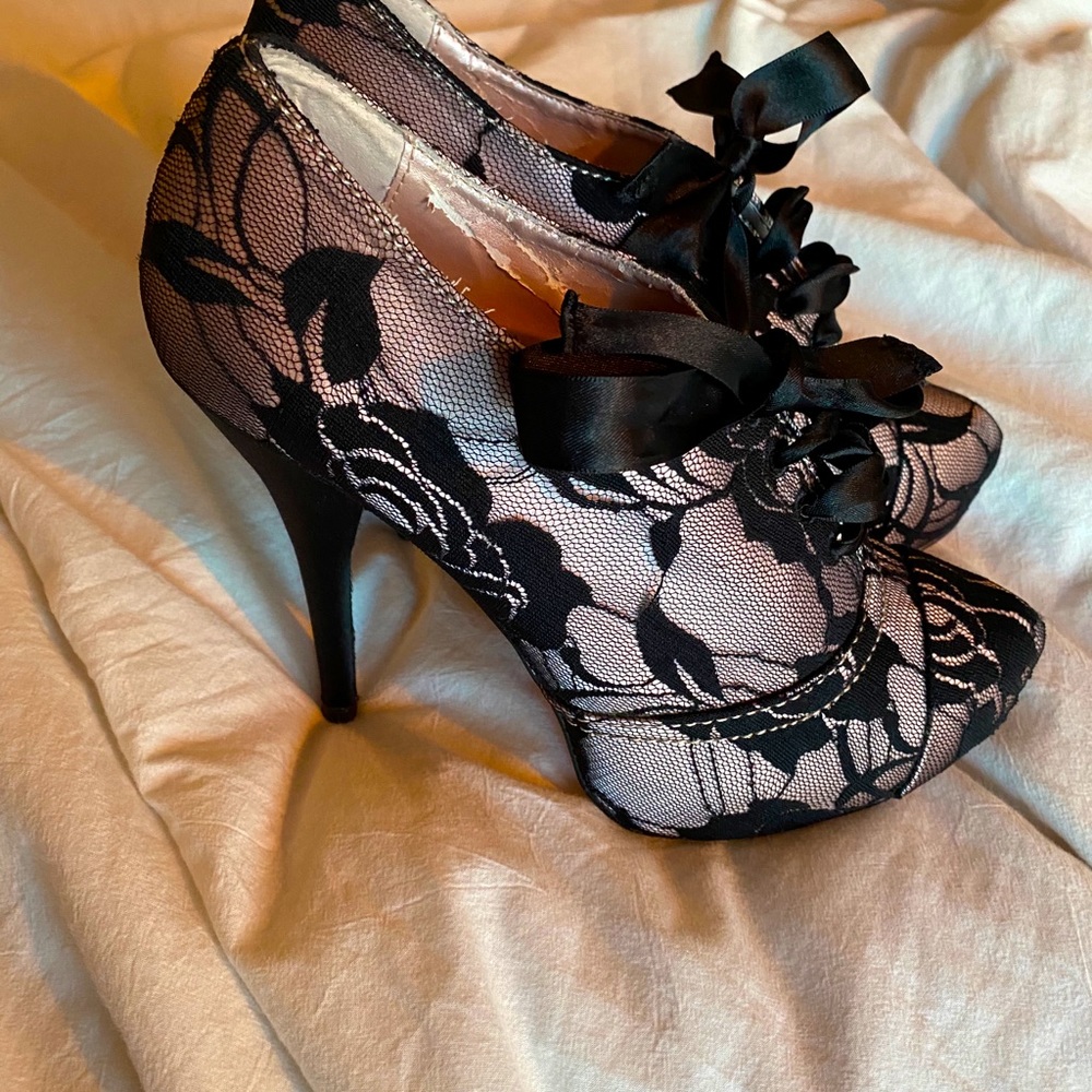 Betsy Johnson Graciey